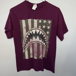 American Shark T Shirt USA Flag Maroon Black White Medium Short Sleeve Gildan GC